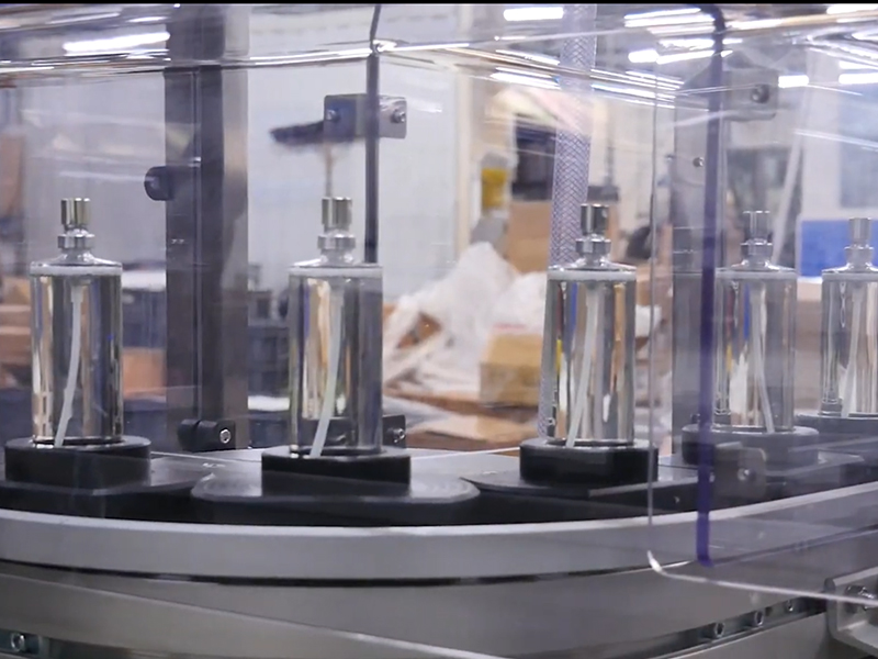 全自动灌装出产线：现代工业的高效之选